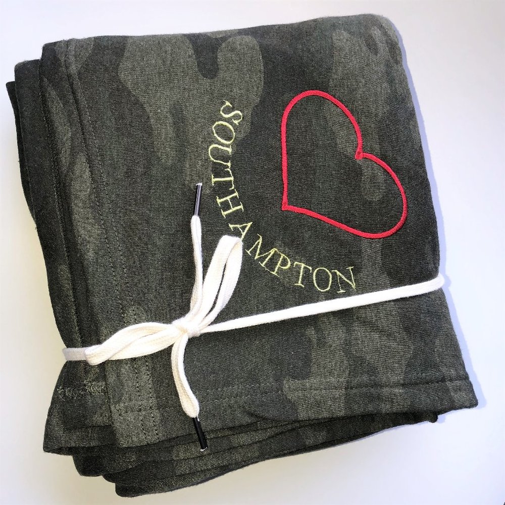 SOUTHAMPTON CAMO EMBROIDERED SWEATSHIRT BLANKET